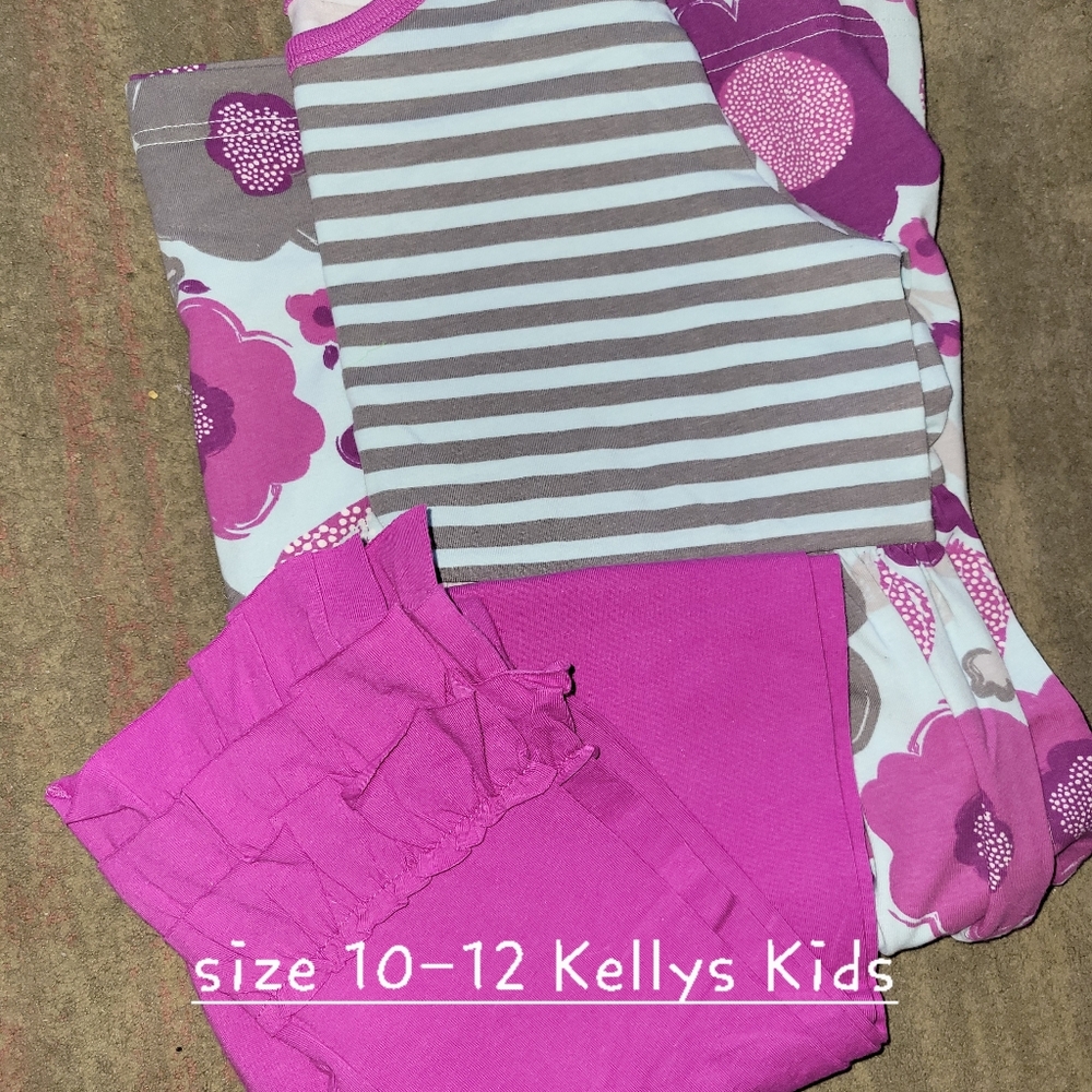 Girls 2 piece set.